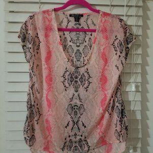 Kenneth Cole medium pink snake print light weight short sleeve top